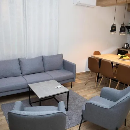 Village موستار